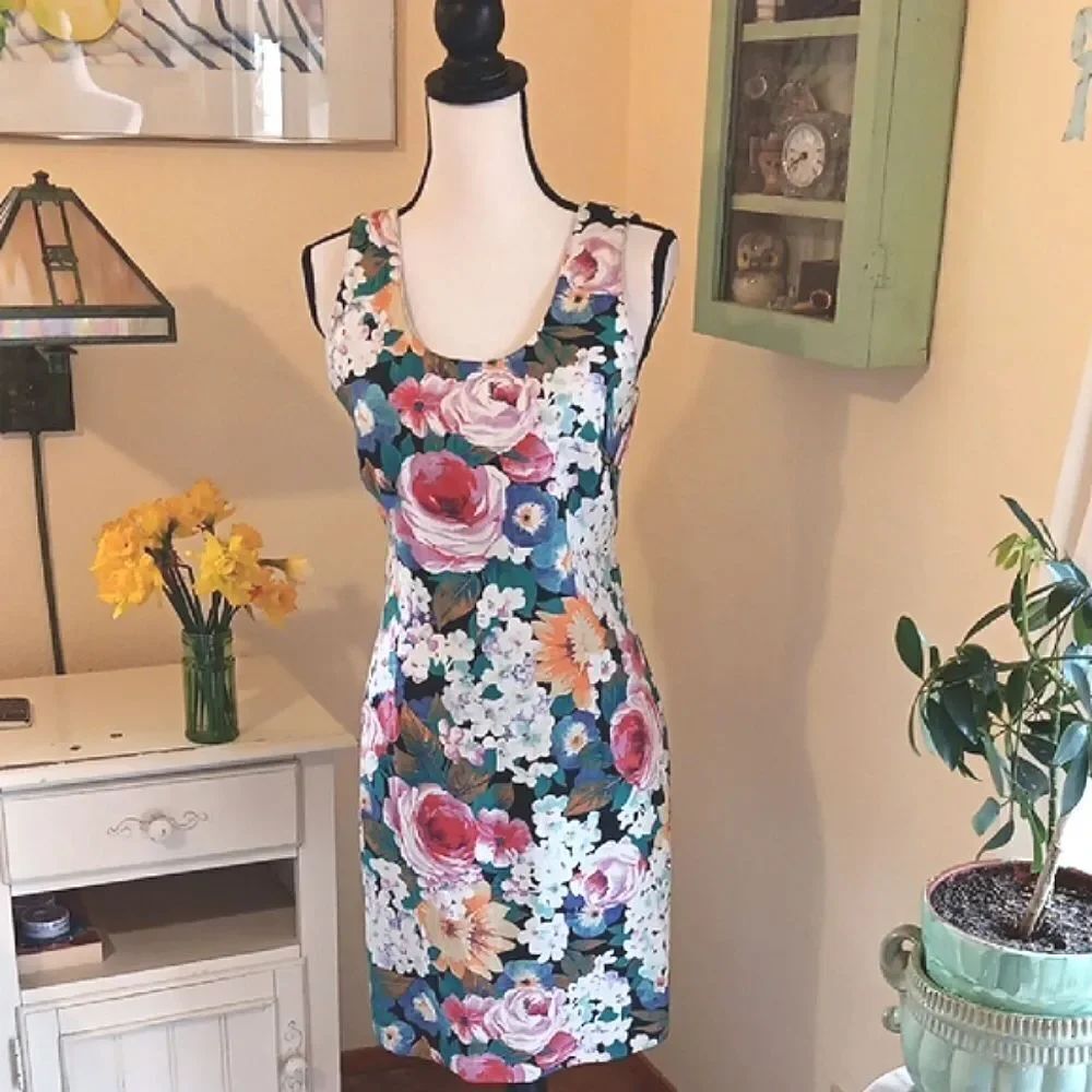 Floral Sleeveless Linen Dress. Floral Linen. Sheath. Vintage